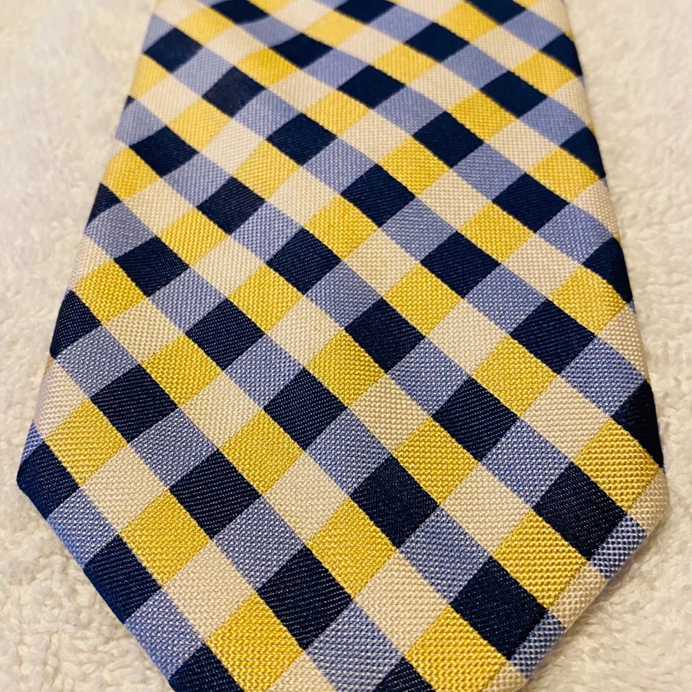 Brand New Stylish Tie By NAUTICA - Picture 2 of 3